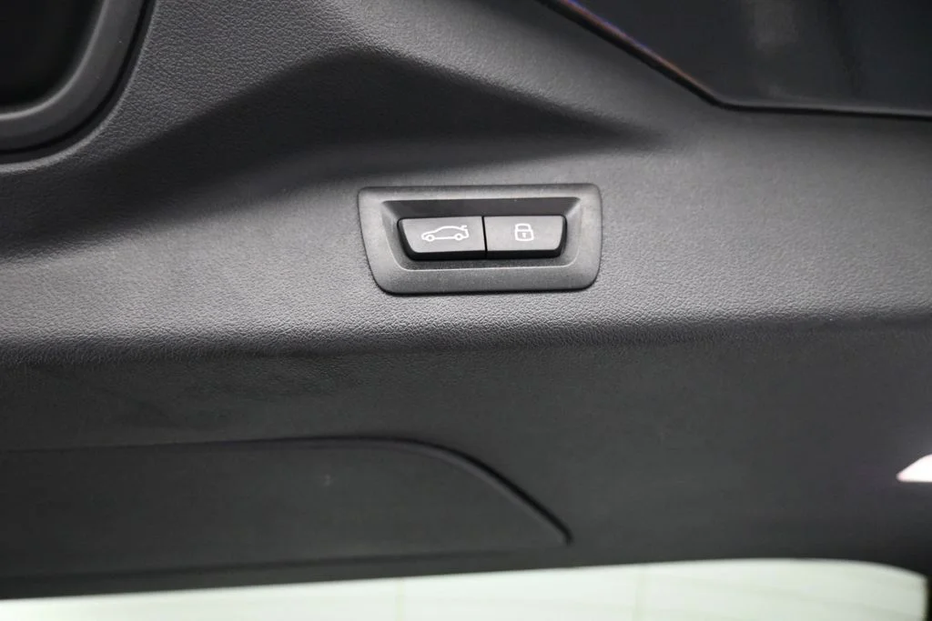 Used 2026 Black BMW xDrive40i image 24