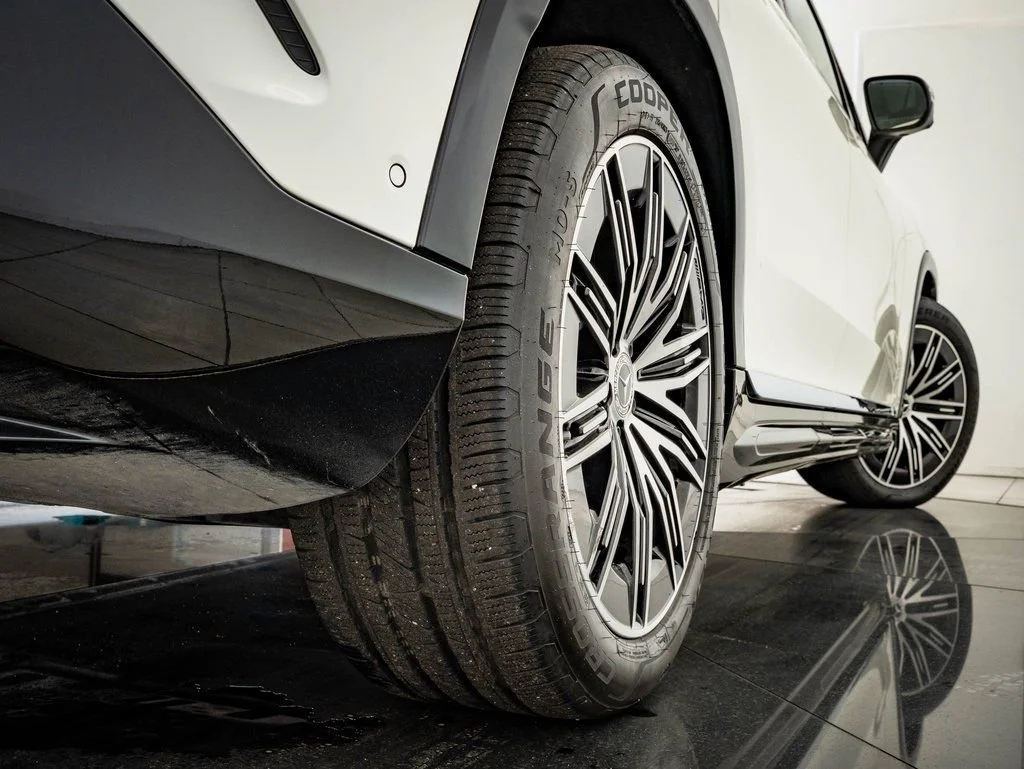 Used 2023 Diamond White Mercedes-Benz 580 image 40