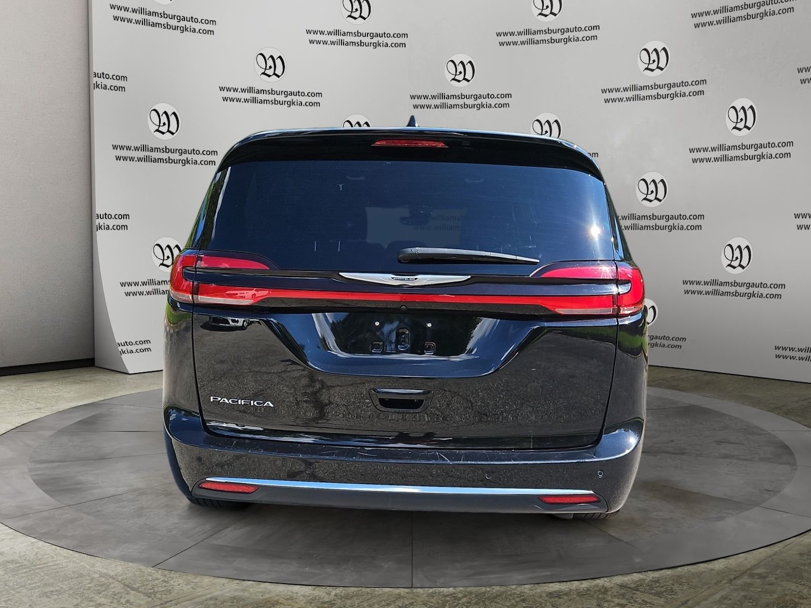 Used 2025 Black Chrysler Select image 4