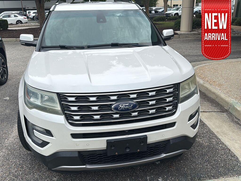 Used 2016 White Platinum Metallic Tri-Coat Ford Limited image 1