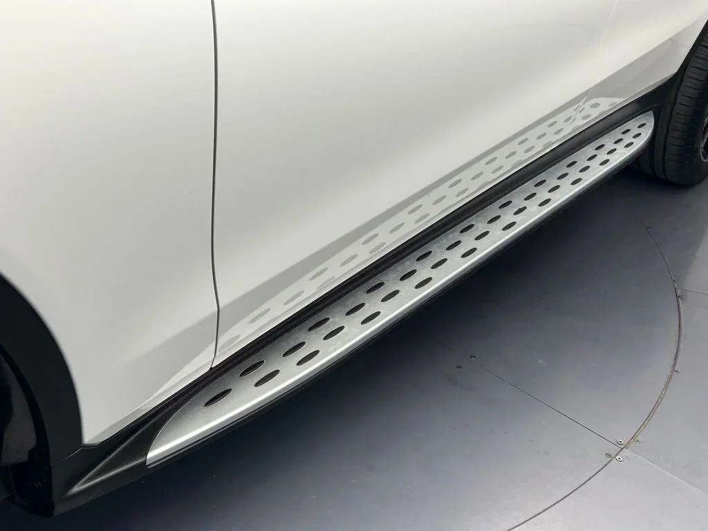 Used 2022 Diamond White Mercedes-Benz GLC 300 Coupe image 38