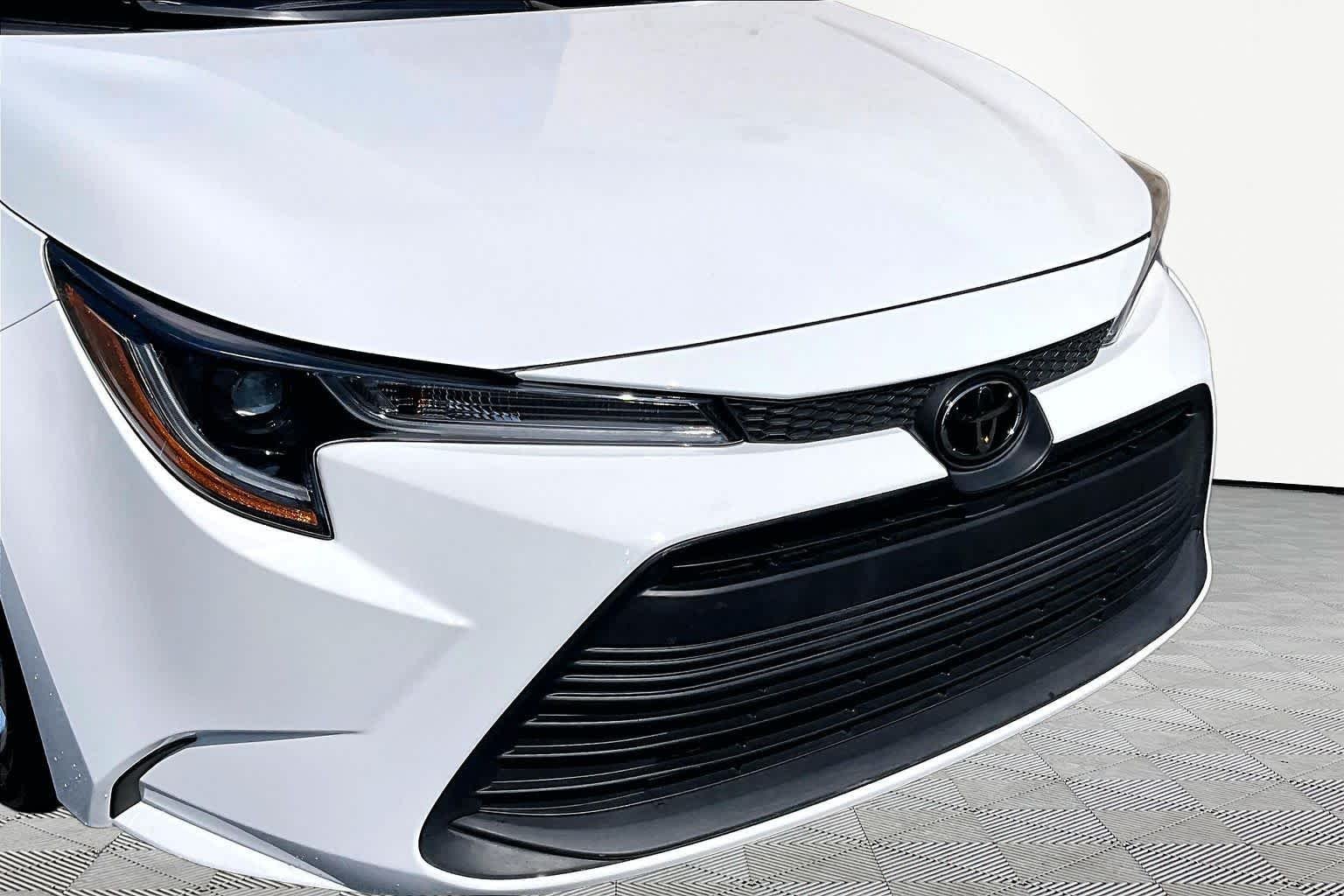 Used 2024 Ice Cap Toyota LE image 30
