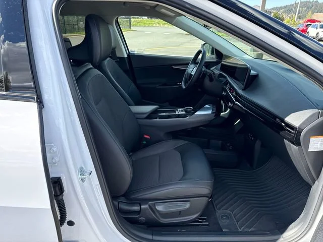 Used 2025 Glacier White Pearl Kia Light image 9