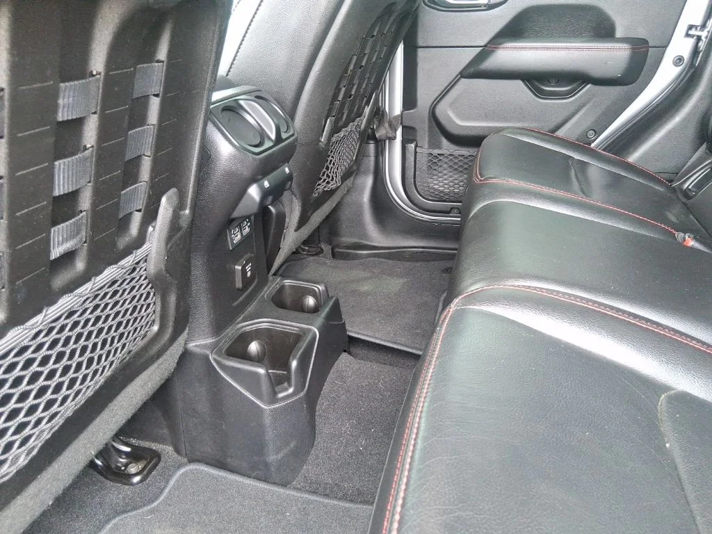 Used 2020 Silver Jeep Rubicon image 18