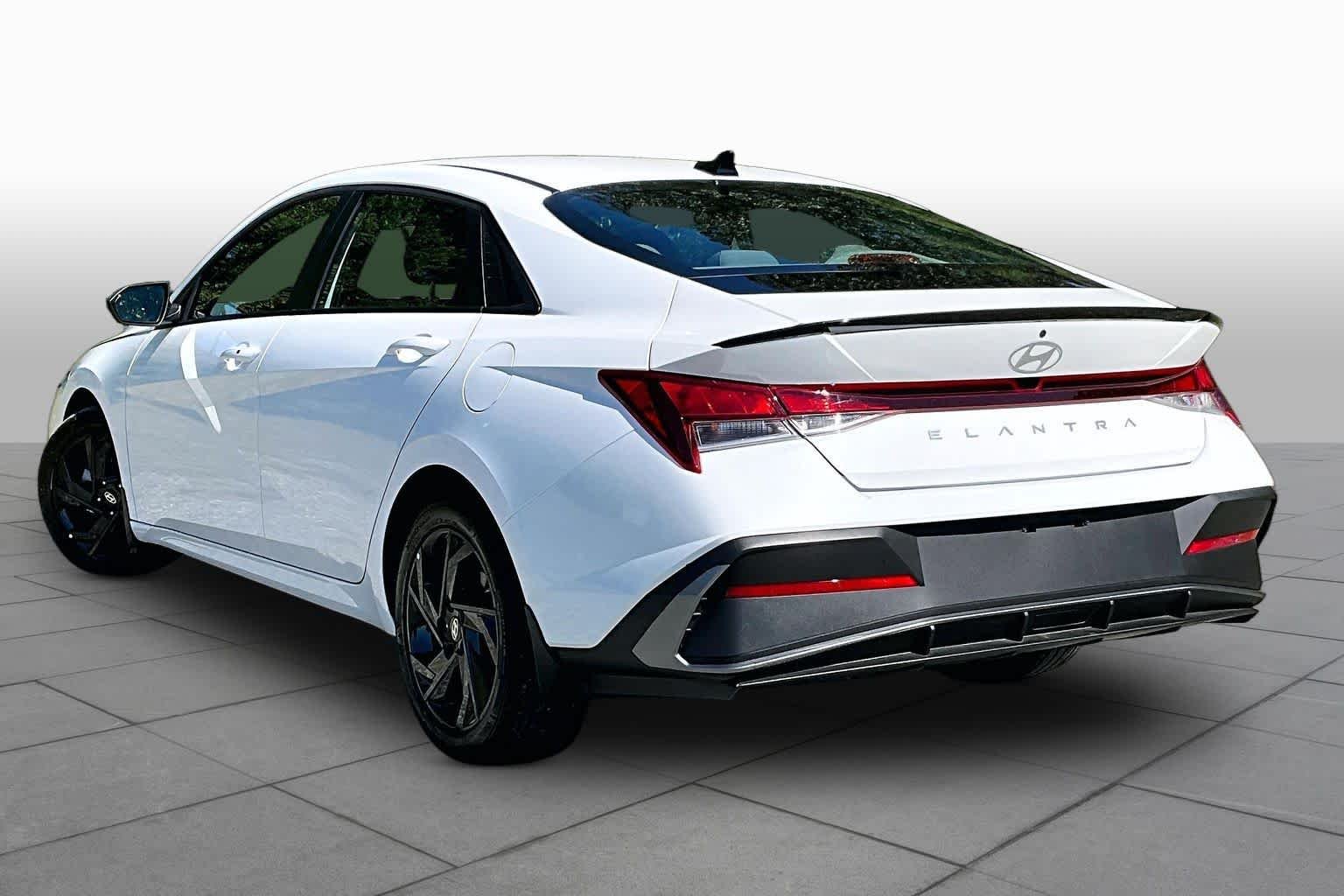 Used 2026 Serenity White Hyundai SEL Sport image 12