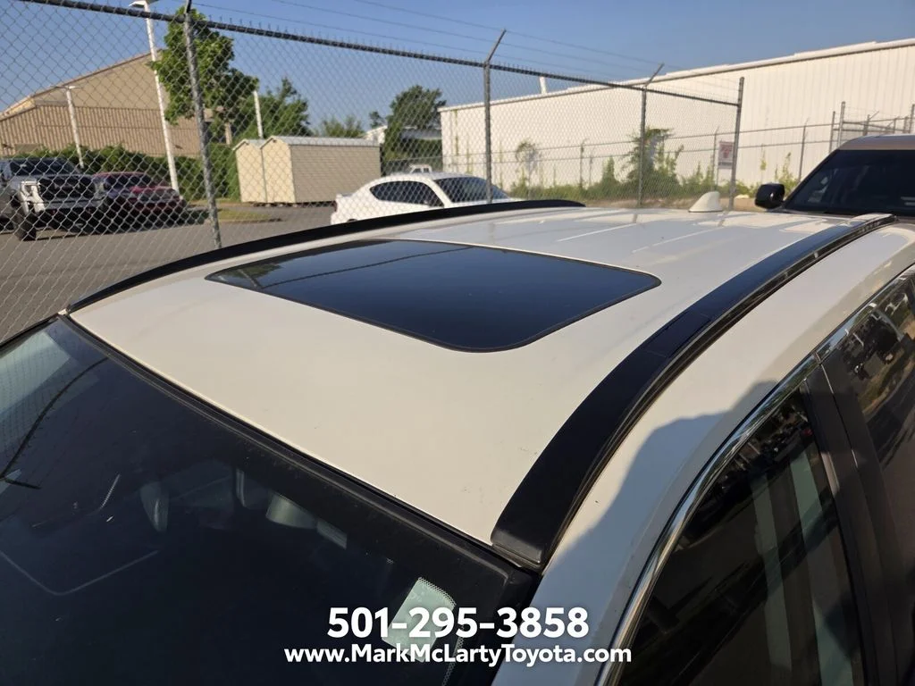 Used 2021 White Toyota XLE Premium image 5