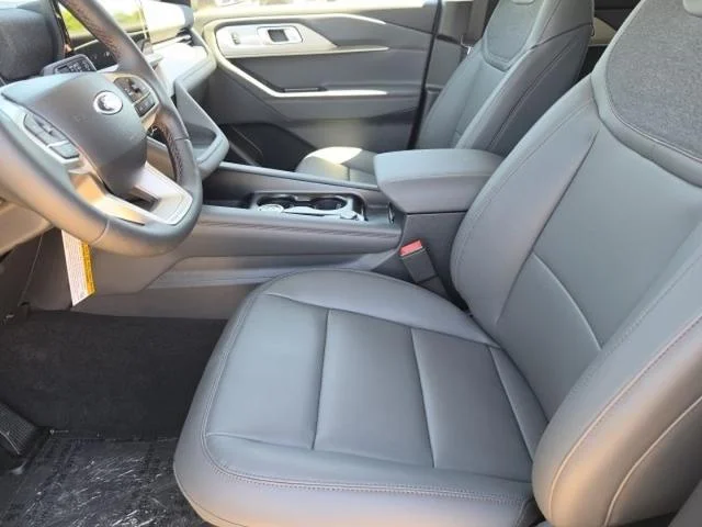 New 2026 Vapor Blue Metallic Ford Active image 29