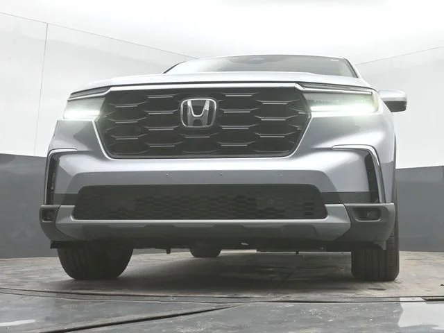 Certified Used 2023 Lunar Silver Metallic Honda 2WD EX-L 7P image 100