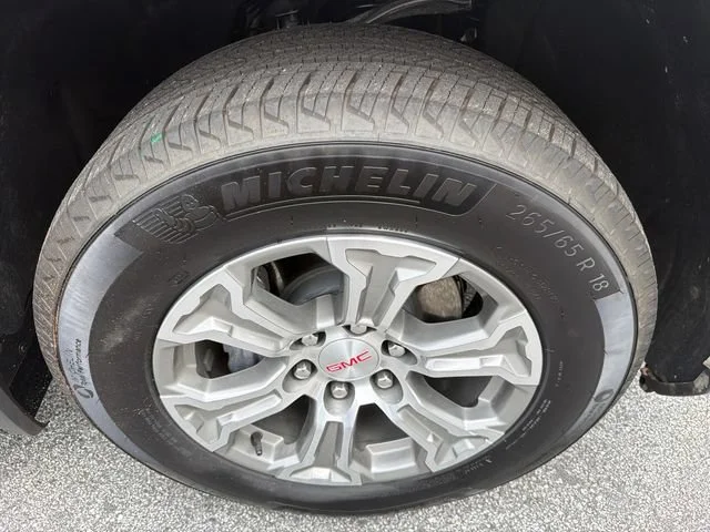 Used 2025 Summit White GMC SLE image 12