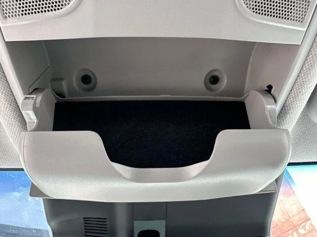 Used 2023 Lunar White Hyundai SE image 31