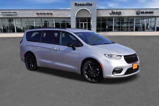 2026 Chrysler Pacifica Limited's photo