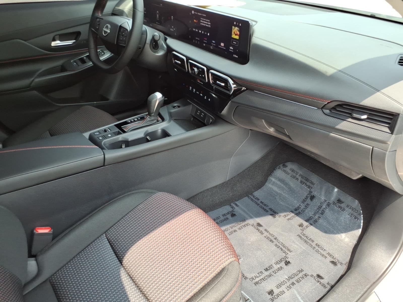 Used 2026 Aspen White Tricoat/Super Black Nissan SR image 24