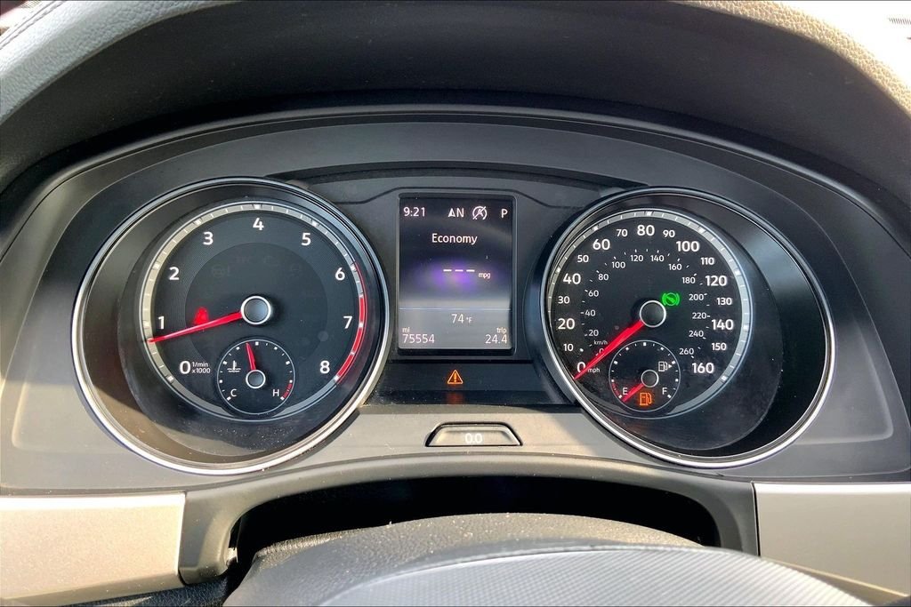 Used 2020 Black Volkswagen 3.6L V6 SE w/Technology image 20