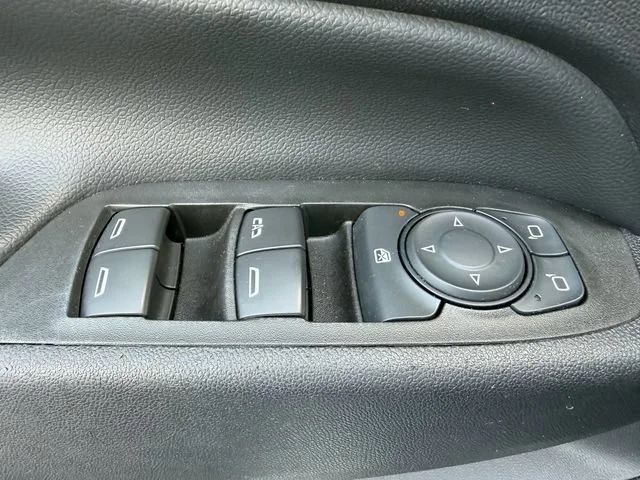 Used 2020 SUMMIT WHITE Chevrolet LT image 23
