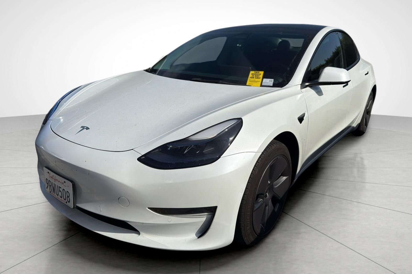 Used 2022  Tesla Base image 2