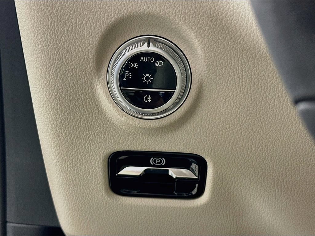 New 2026 Twilight Blue Metallic Mercedes-Benz C 300 image 44