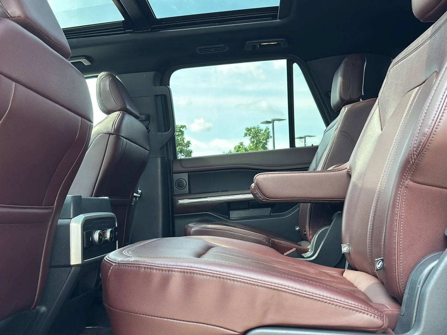 Used 2023 Star White Ford Limited image 25