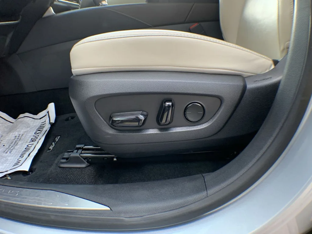 Used 2024 Iridium Lexus Premium+ image 12