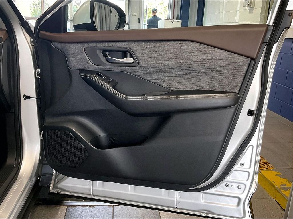 Used 2023 Silver Nissan SV image 12