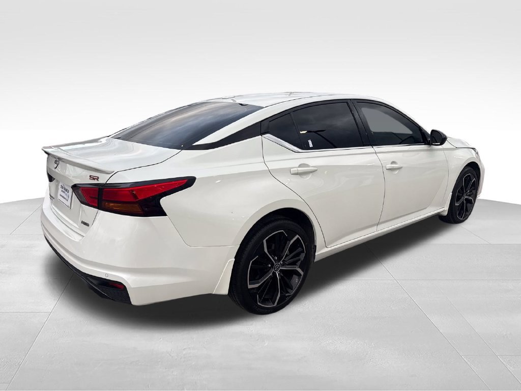 Used 2023 White Nissan 2.5 SR image 5