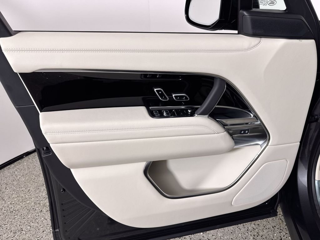 New 2026 CARP GRY PRM MT Land Rover SE image 13