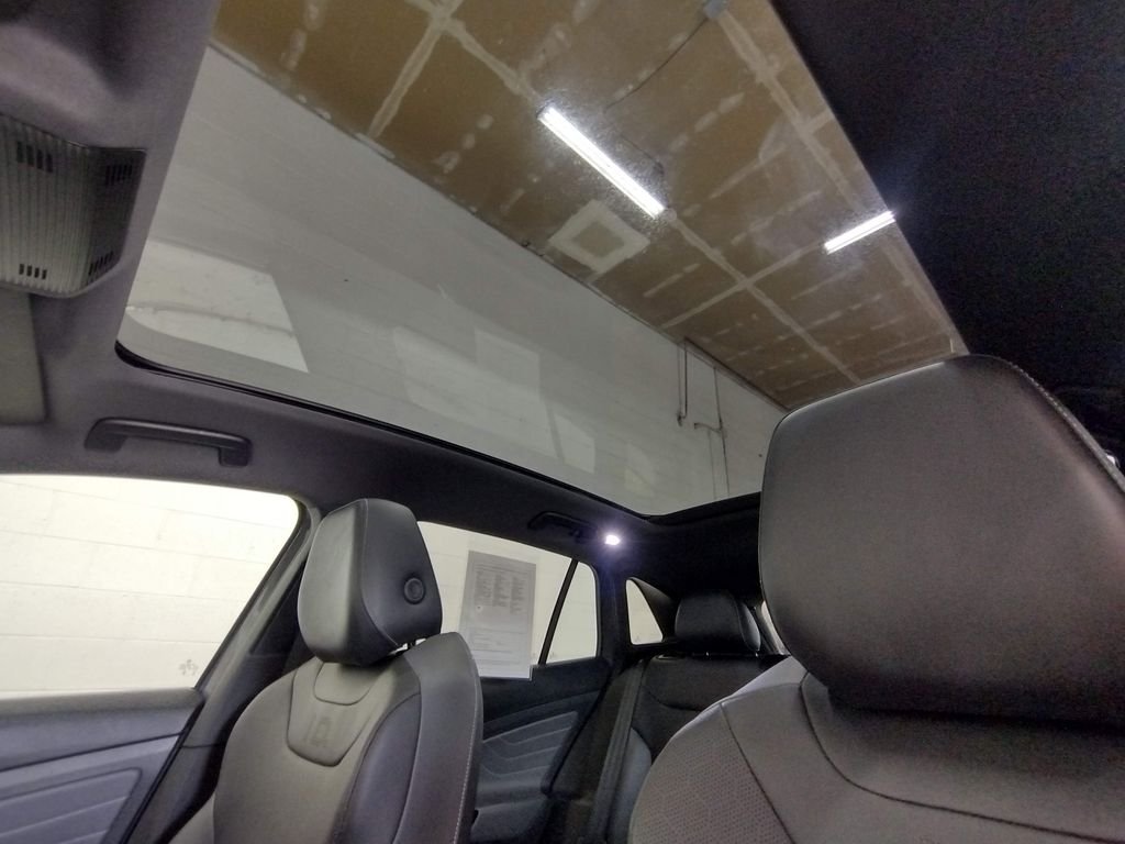 Used 2023 Black Volkswagen Pro S image 21