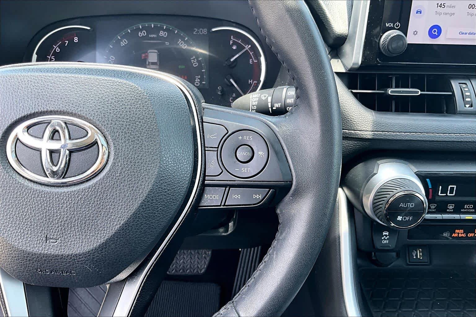 Used 2025 Wind Chill Pearl Toyota XLE Premium image 24