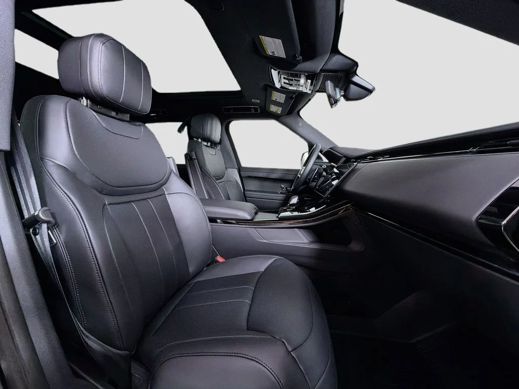 New 2027 Santorini Black Land Rover Dynamic SE image 30