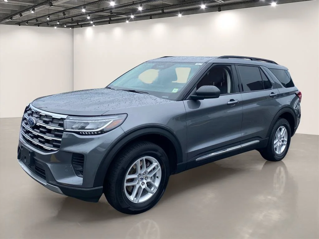 Used 2025 Gray Metallic Ford Active image 3