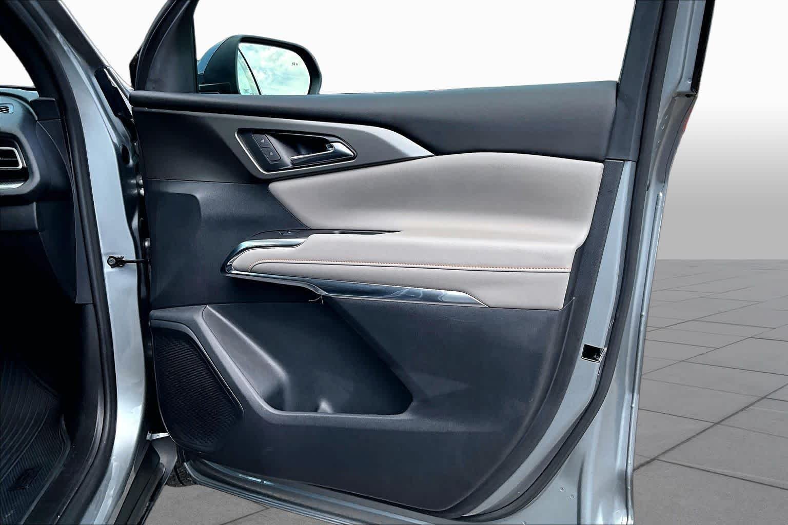 Used 2024 Sterling Gray Metallic Chevrolet FWD LT image 23