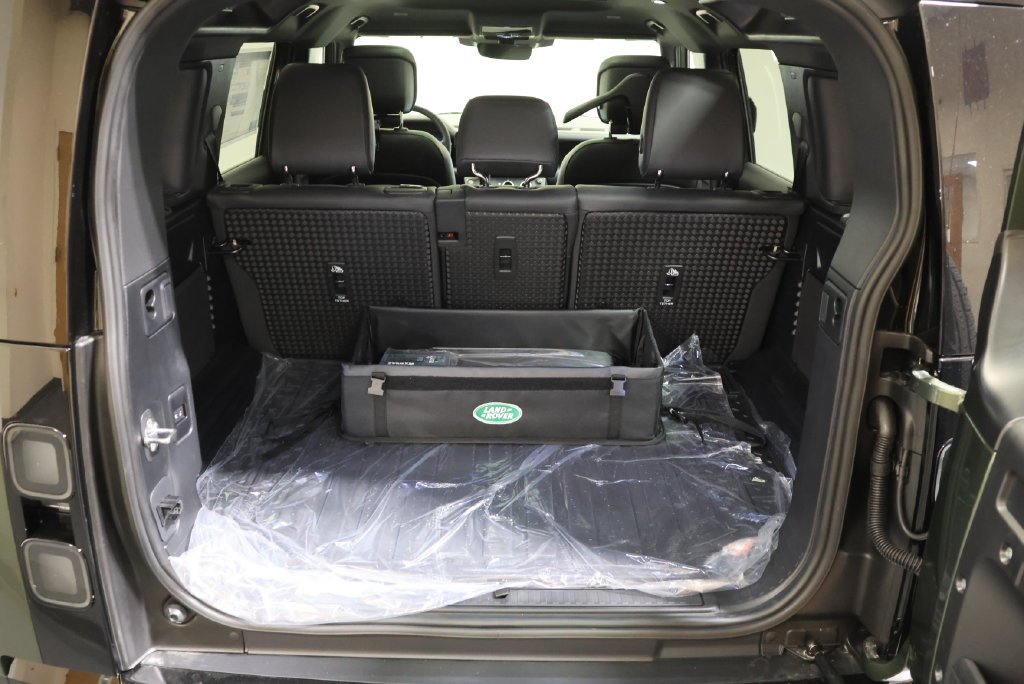 New 2026 Woolstone Green Land Rover X-Dynamic SE image 48