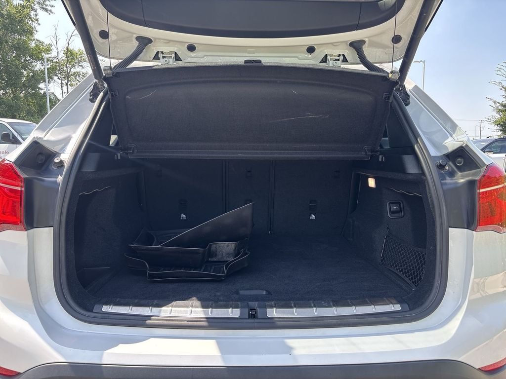 Used 2021 White BMW xDrive28i image 21