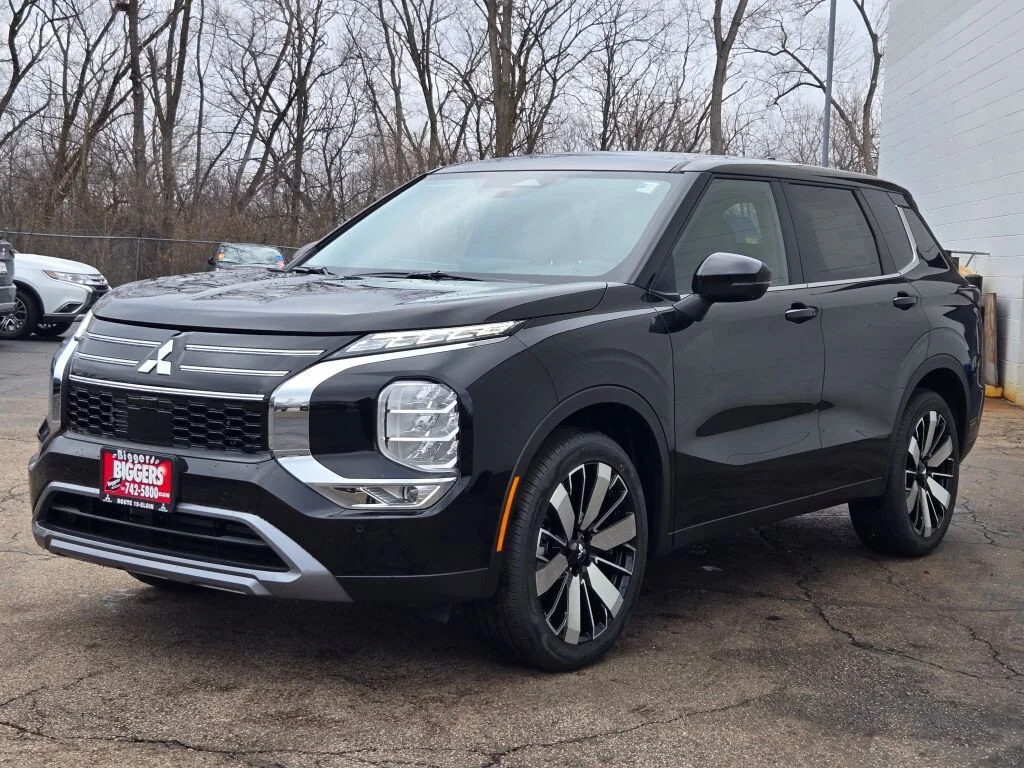 New 2026 Black Mitsubishi SE image 3