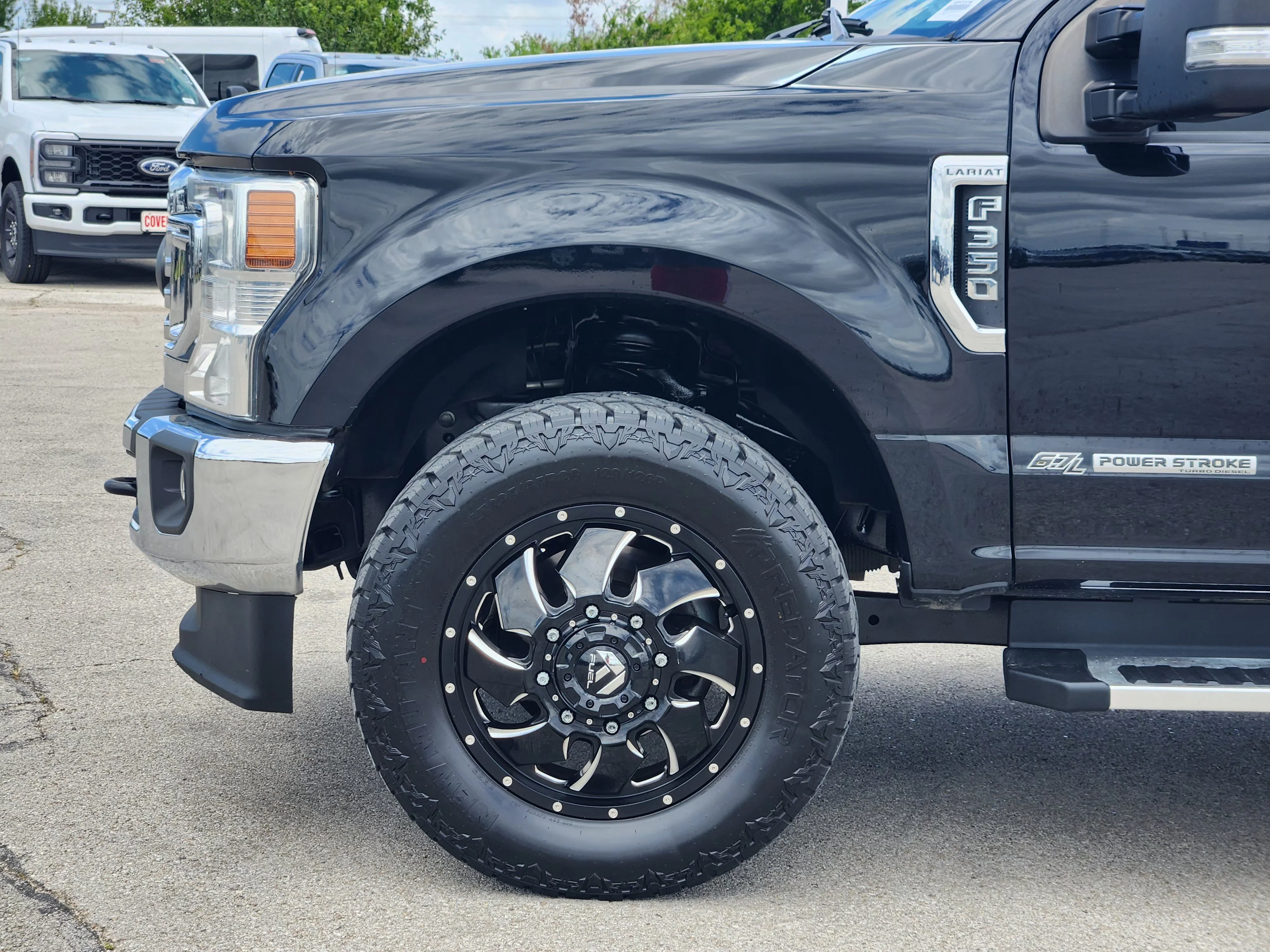Used 2022  Ford XL image 9