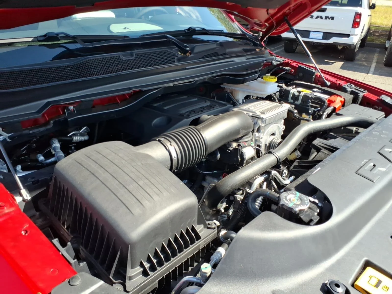 New 2026 Molten Red Pearl-Coat Exterior Paint RAM Laramie image 28