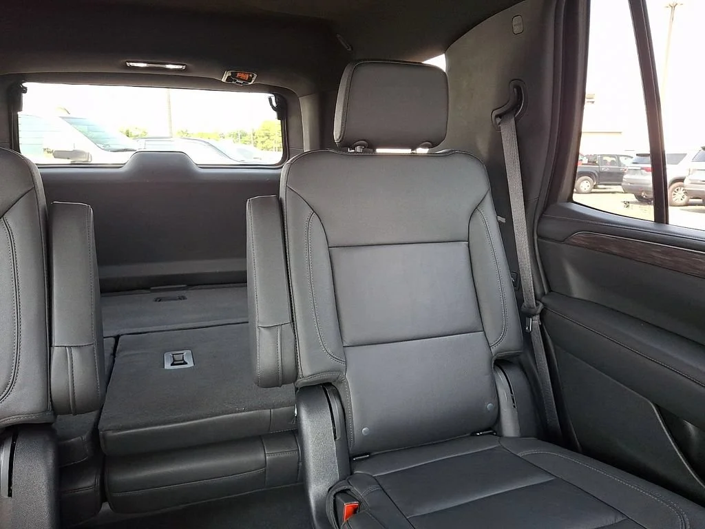 Used 2023 Black Chevrolet Z71 image 21