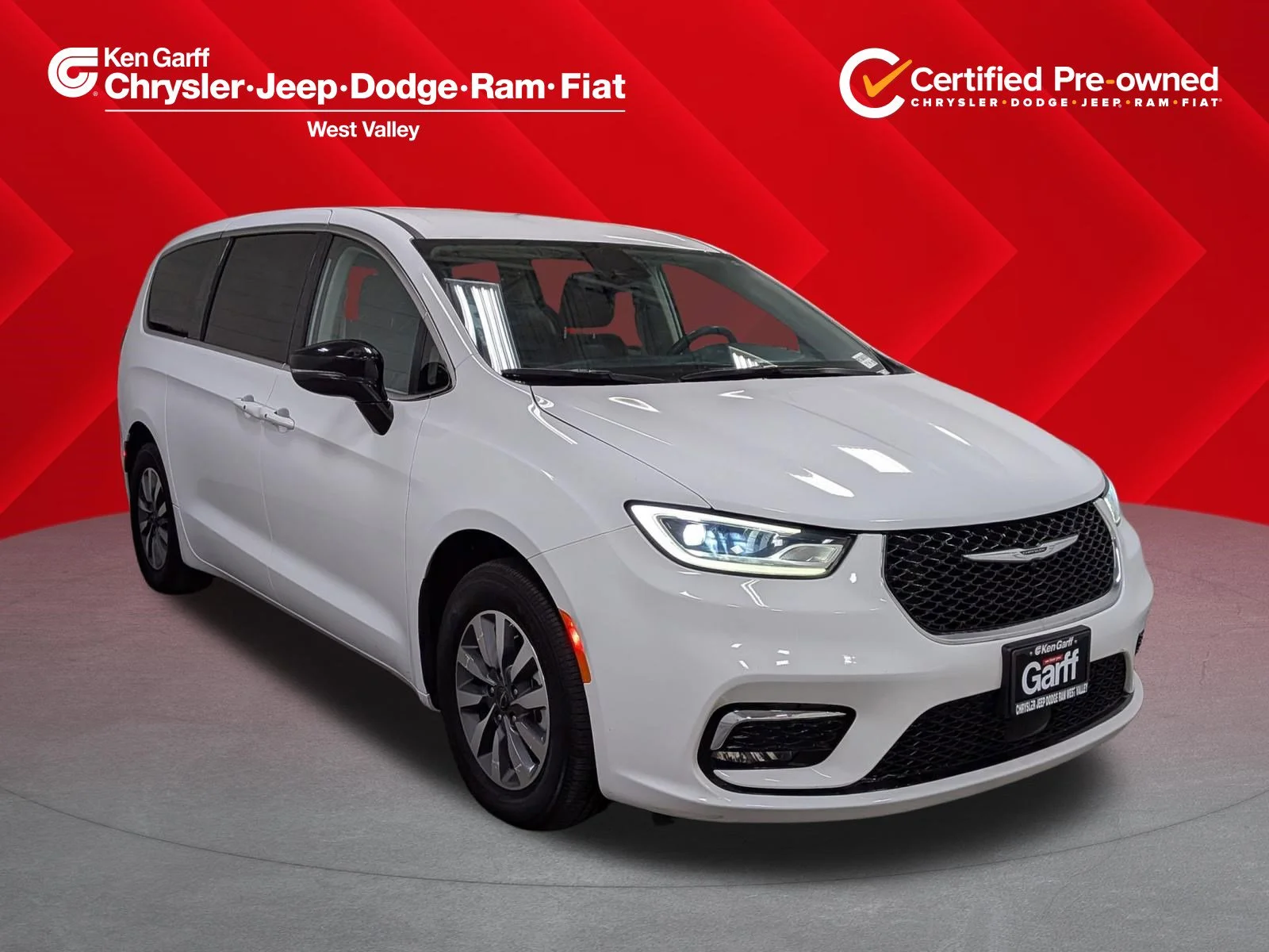 2024 Chrysler Pacifica Hybrid Select PHEV's photo