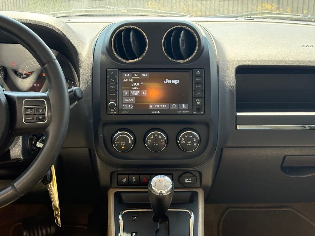Used 2016 White Jeep Latitude image 12