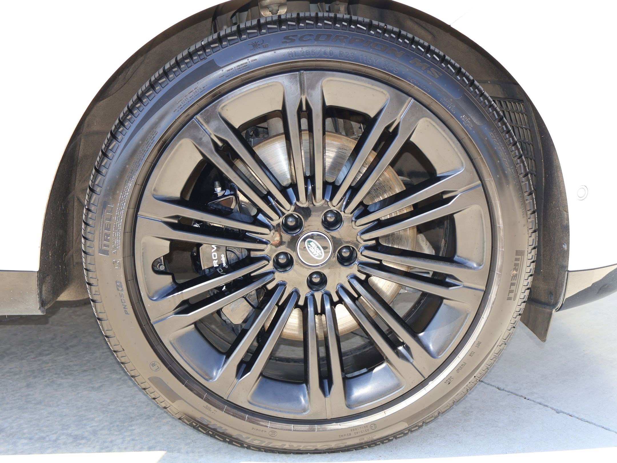 Certified Used 2025 Fuji White Land Rover Autobiography image 30