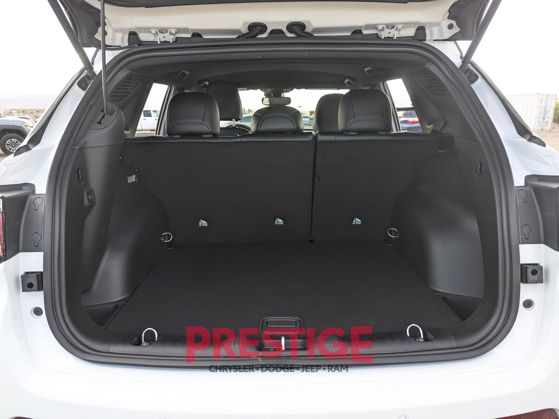 New 2026 Bright White Clear-Coat Exterior Paint Jeep Trailhawk image 7
