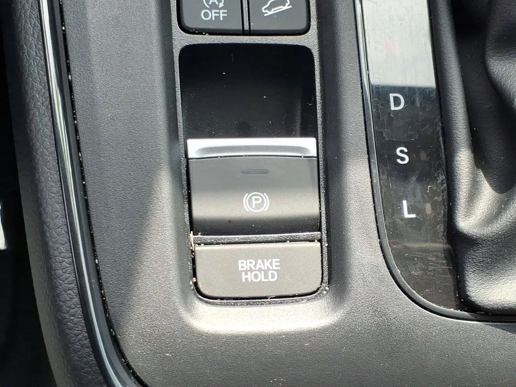 Used 2024 White Honda EX-L image 34