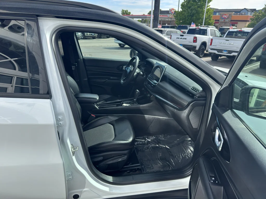 Used 2023 Bright White Clearcoat Jeep Altitude image 10