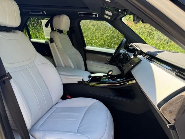 Certified Used 2025 Fuji White Land Rover SE image 20