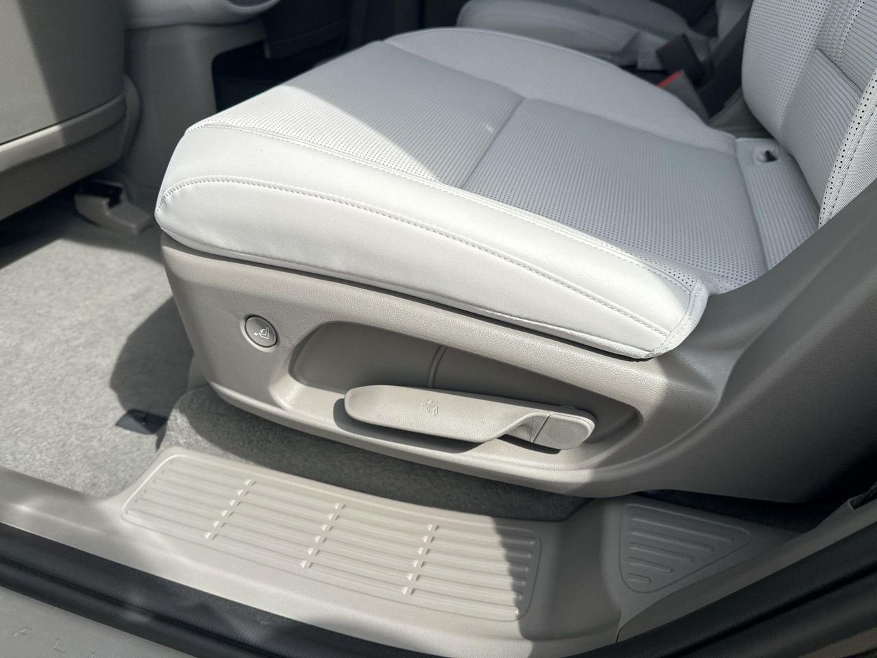 New 2026 Black Hyundai SEL Premium 7P image 23