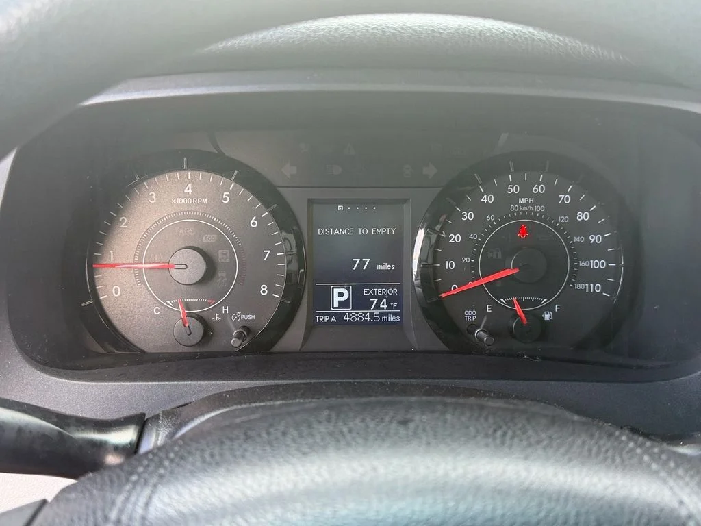 Used 2015 White Toyota LE image 17