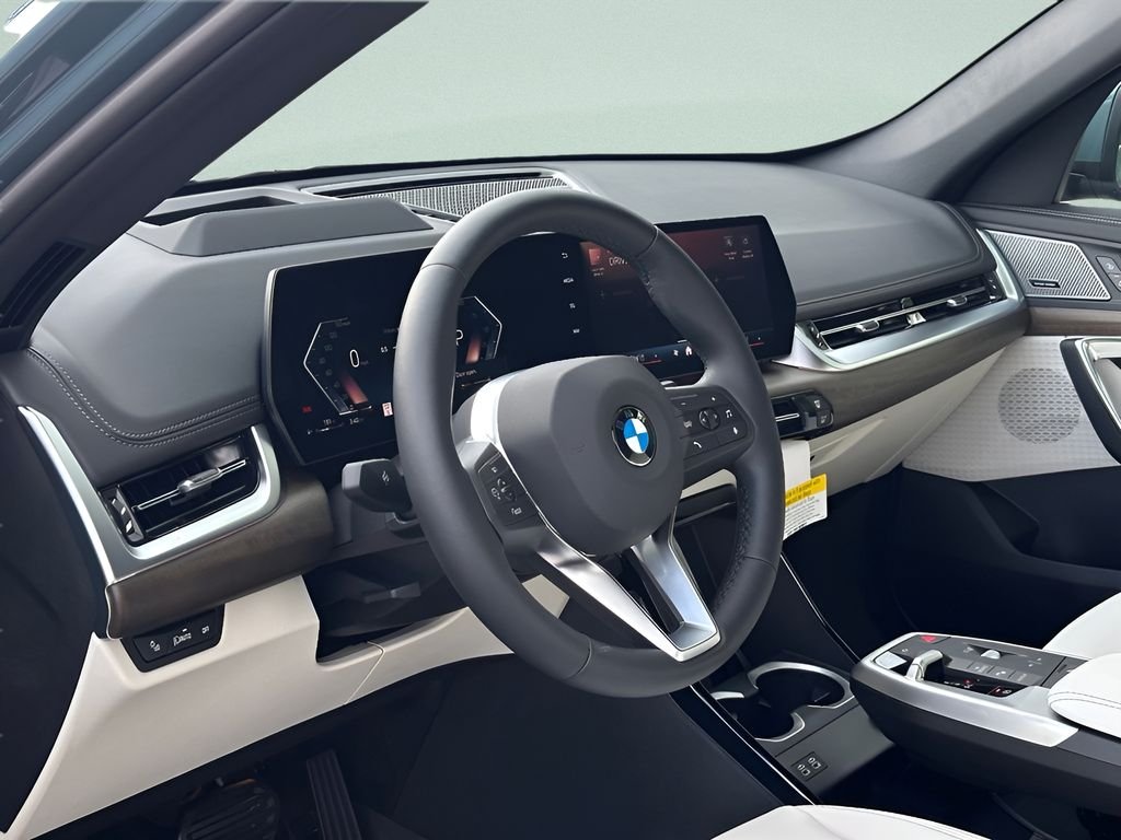 New 2026 Cape York Green Metallic BMW xDrive28i image 9