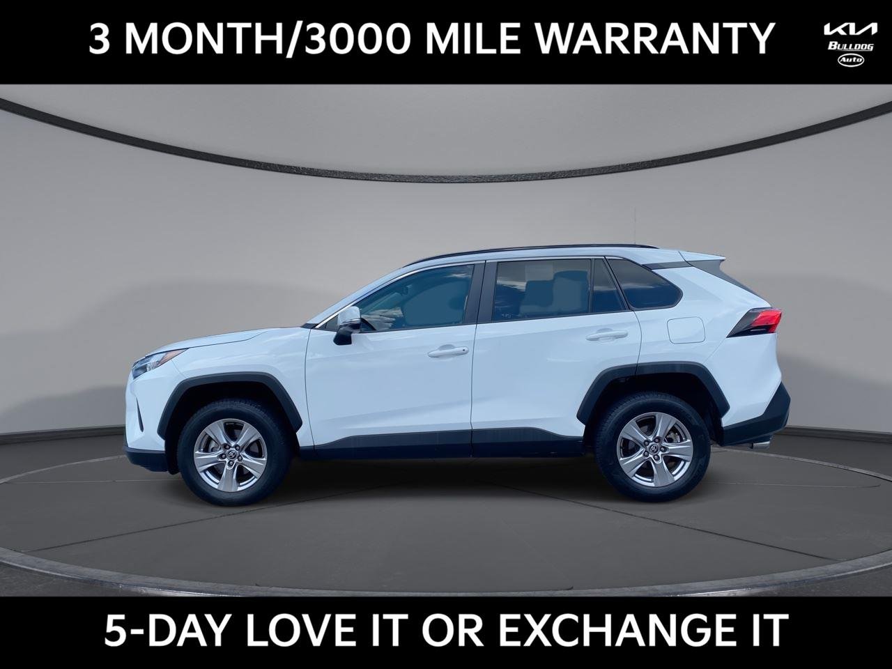 Used 2022 White Toyota XLE image 5