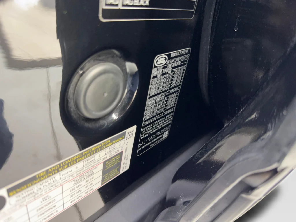 Used 2023 Black Land Rover R-Dynamic S image 85