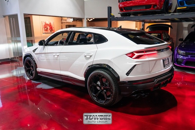 Used 2019  Lamborghini Base image 15