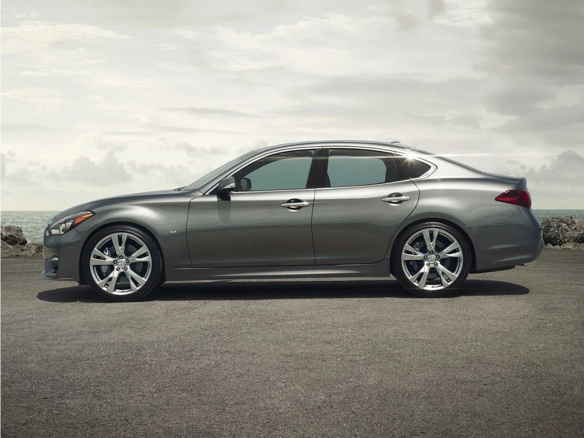 2015 INFINITI Q70 3.7's photo